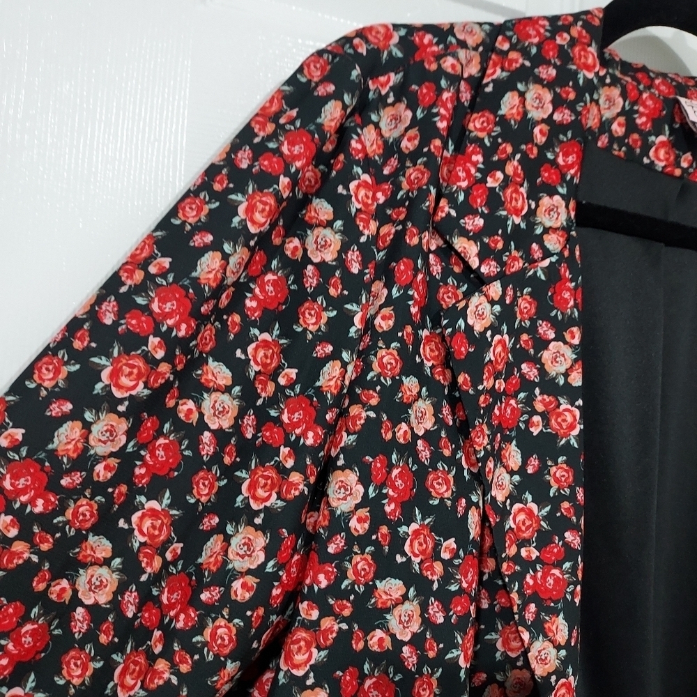 Love On A Hanger Black, Red & Pink Floral Open Front Blazer in Size XL - Picture 5 of 12